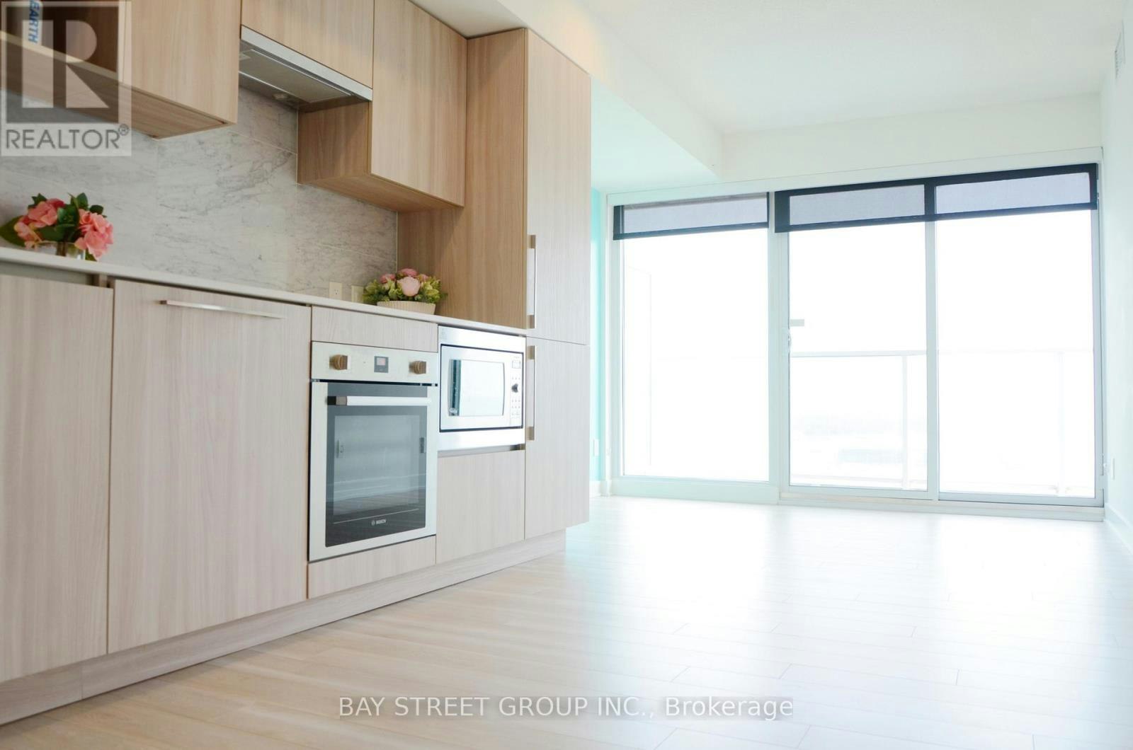 1716-17 Bathurst Street, Toronto, ON, M5V 0N1 - 4