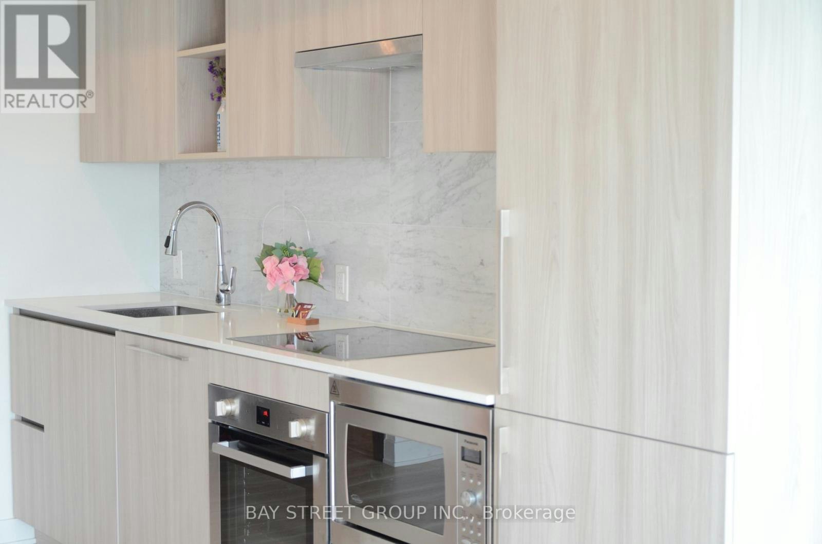 1716-17 Bathurst Street, Toronto, ON, M5V 0N1 - 2
