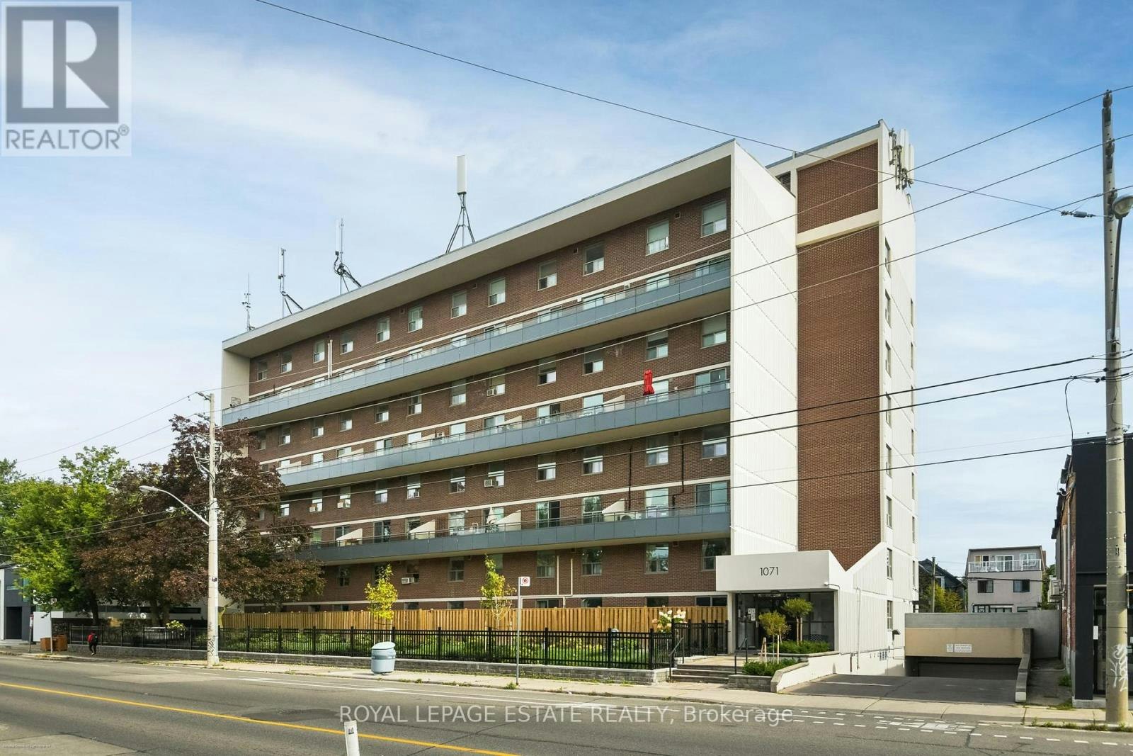 311-1071 Woodbine Avenue, Toronto, ON, M4C 4C2