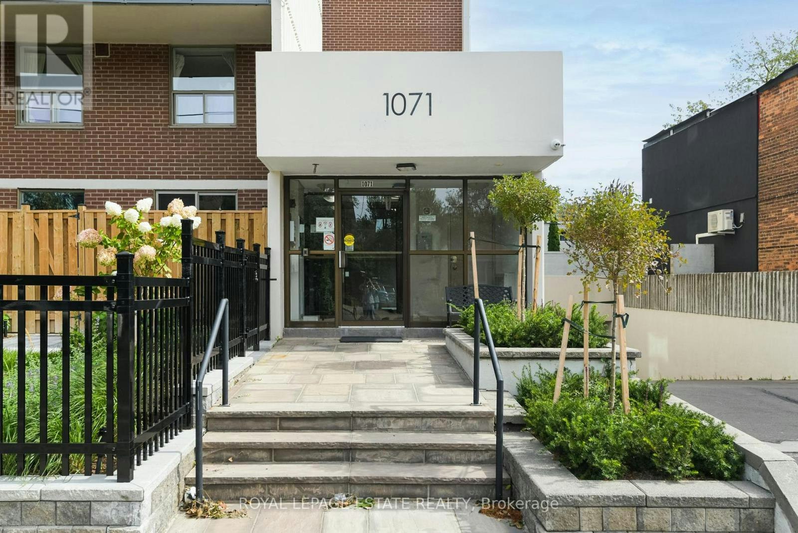 311-1071 Woodbine Avenue, Toronto, ON, M4C 4C2