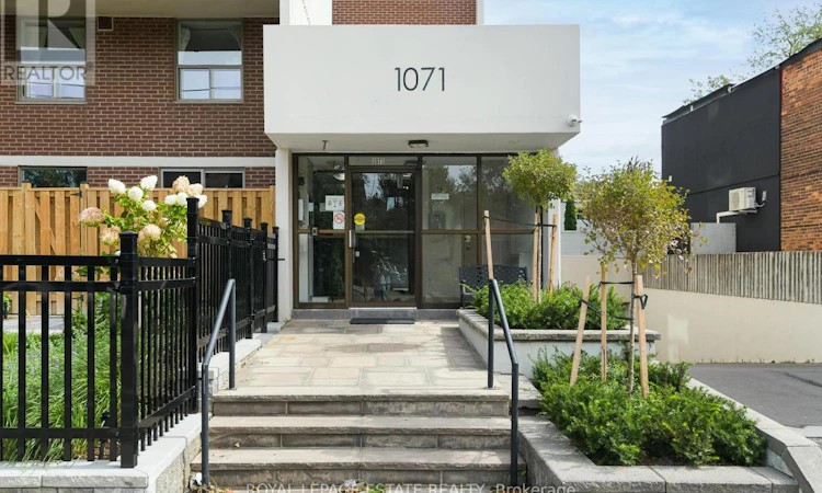 311-1071 Woodbine Avenue