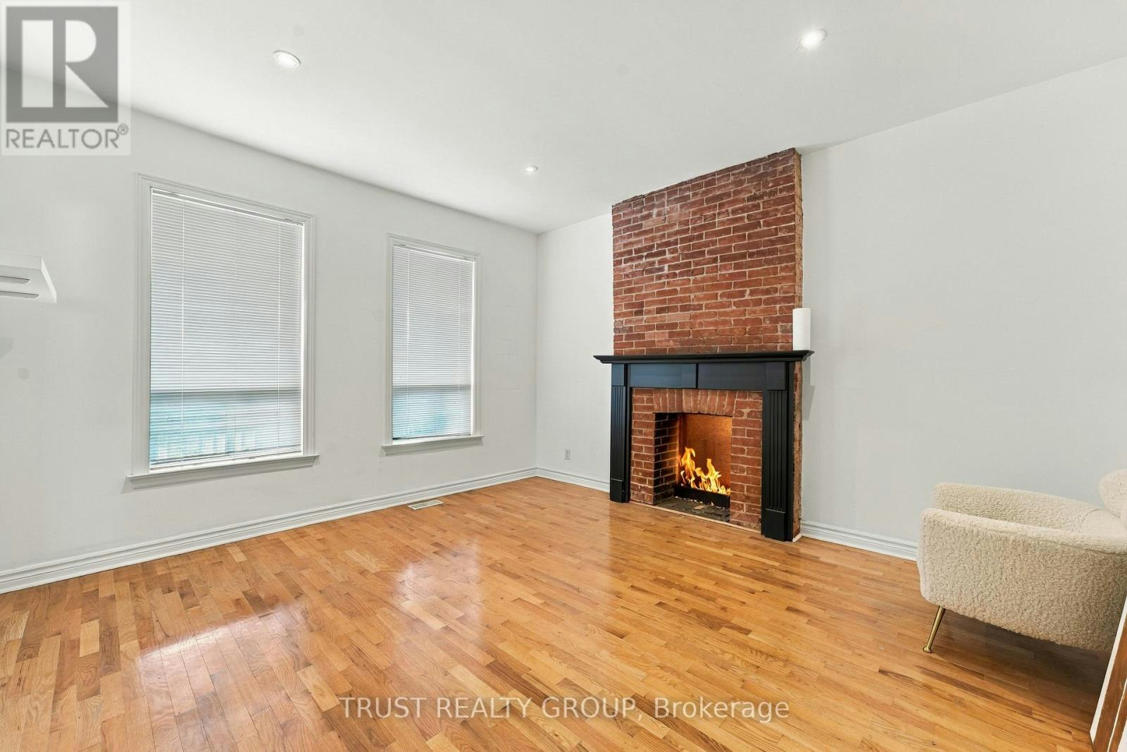 MAIN & BASEMENT-2279 Dundas Street W, Toronto, ON, M6R 1X6 - 10