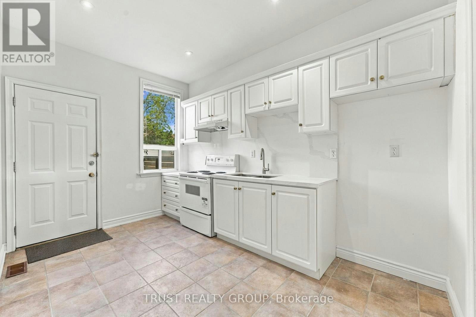 MAIN & BASEMENT-2279 Dundas Street W, Toronto, ON, M6R 1X6 - 14