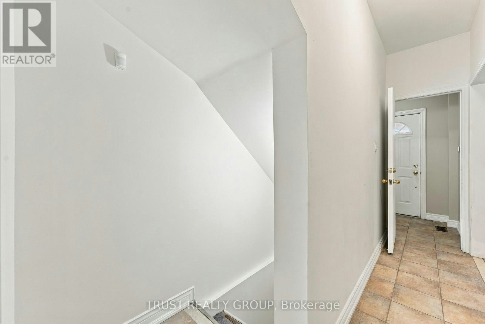 MAIN & BASEMENT-2279 Dundas Street W, Toronto, ON, M6R 1X6 - 12