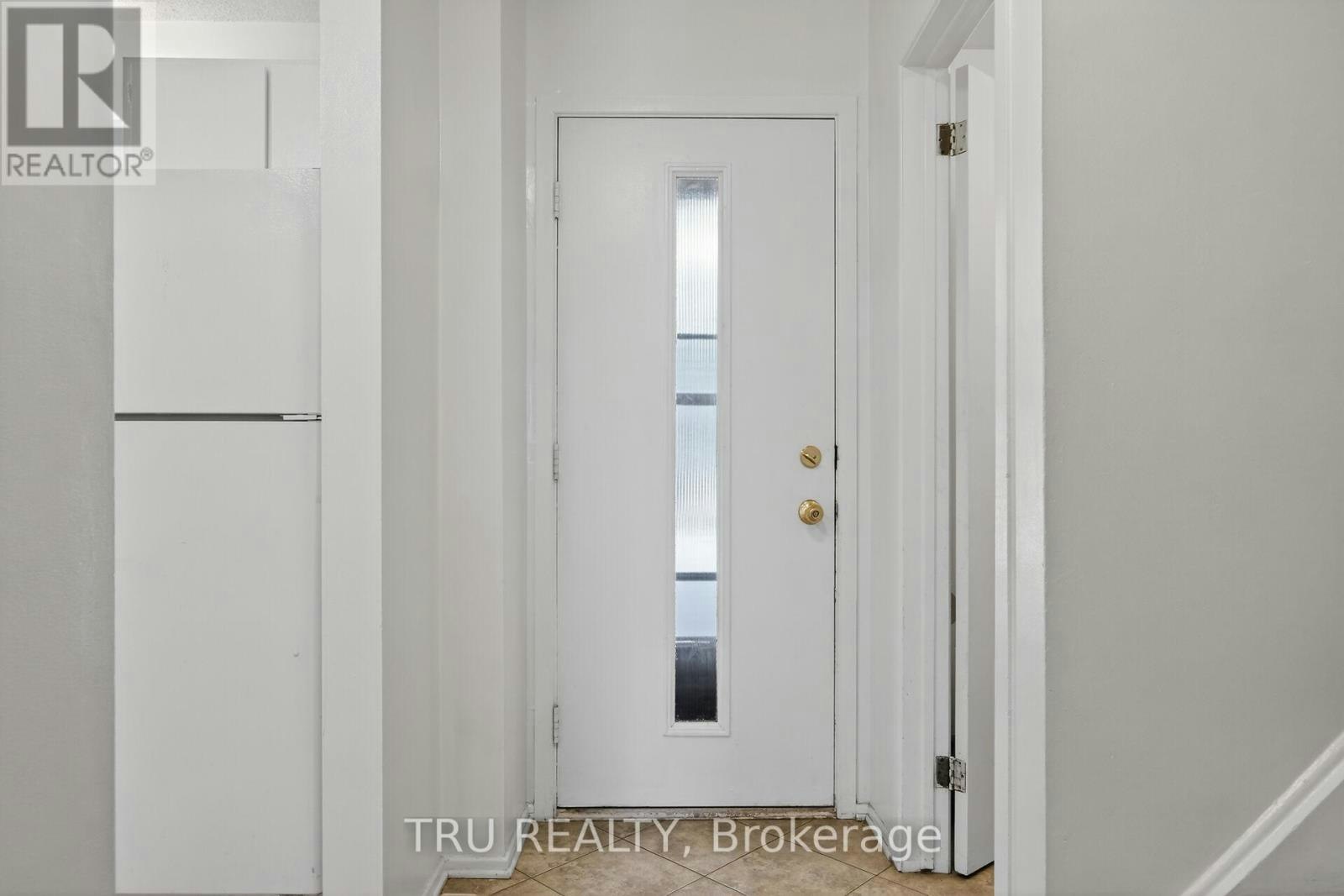 16-164 Barrow Crescent, Ottawa, ON, K2L 2J1 - 2