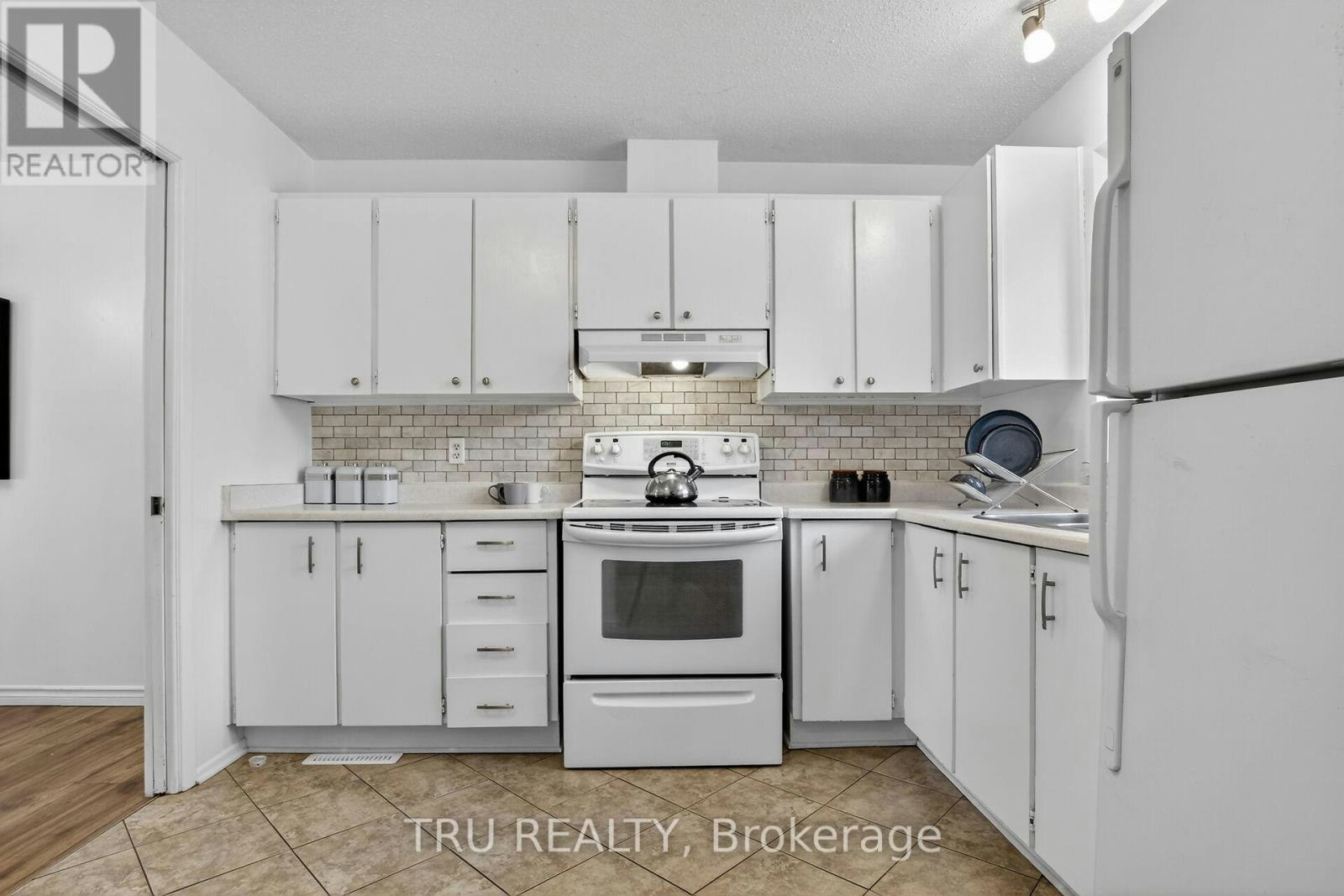 16-164 Barrow Crescent, Ottawa, ON, K2L 2J1 - 5