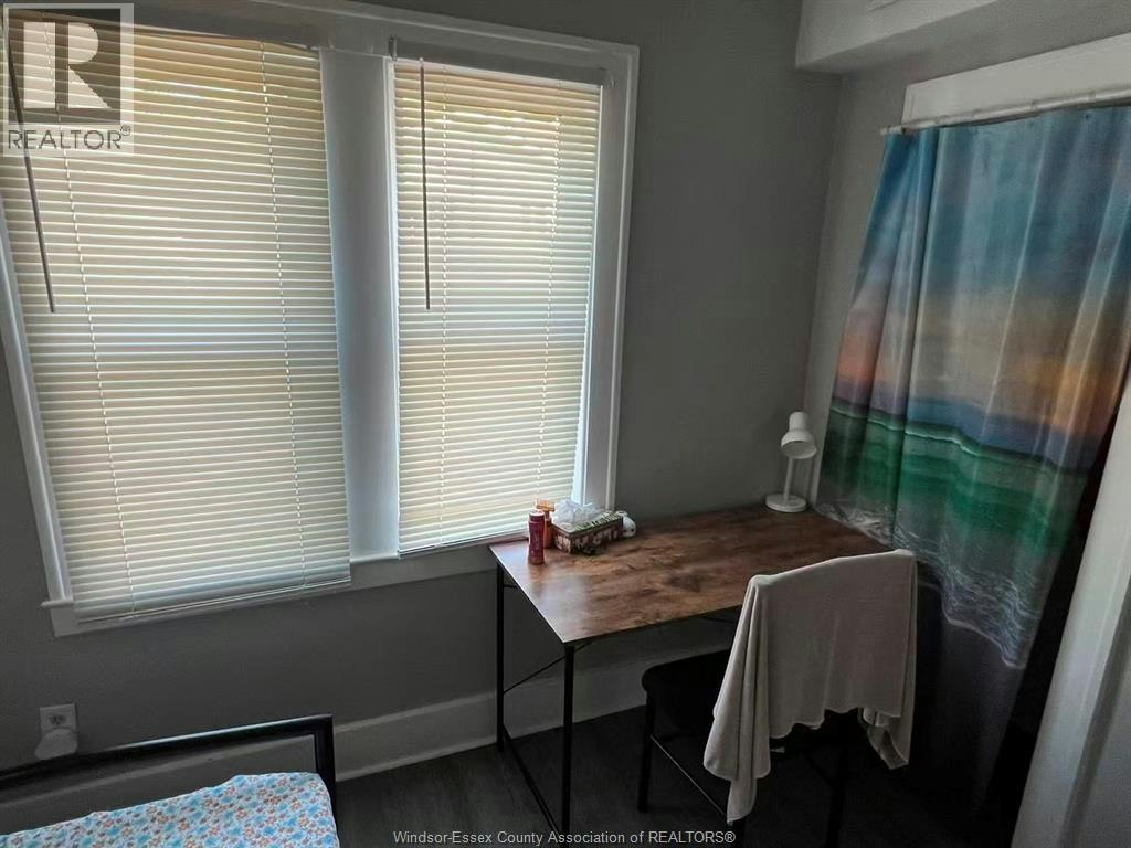 2-Room 3-1616 Wyandotte West, Windsor, ON, N9B 1H7 - 3