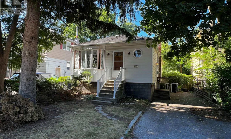 204 Greenfield Avenue