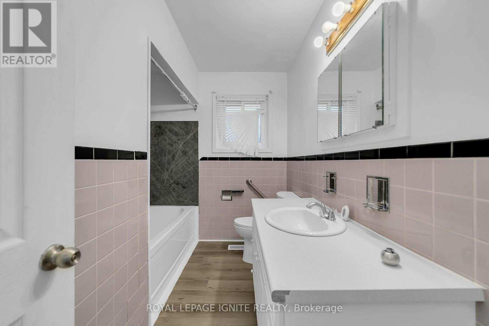 MAIN-117 Cabot Street, Oshawa, ON, L1J 5R8 - 12