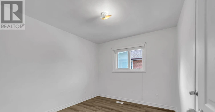 MAIN-117 Cabot Street, Oshawa, ON, L1J 5R8 - 10
