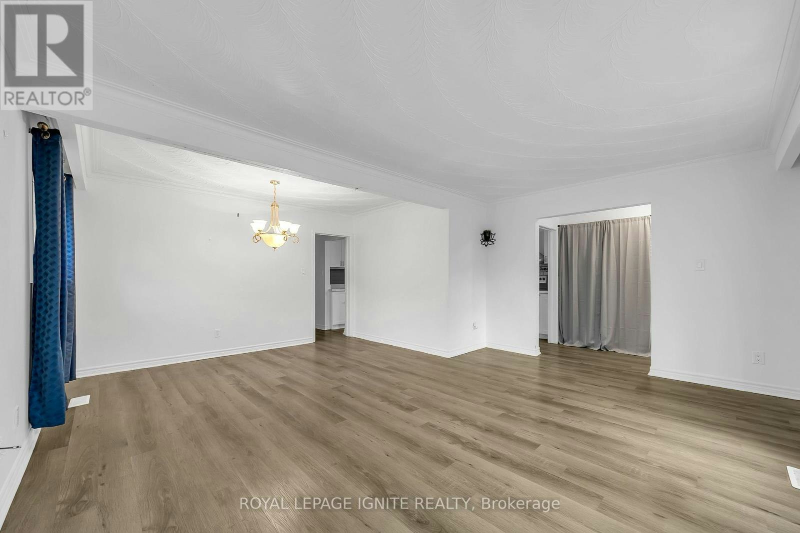MAIN-117 Cabot Street, Oshawa, ON, L1J 5R8 - 4
