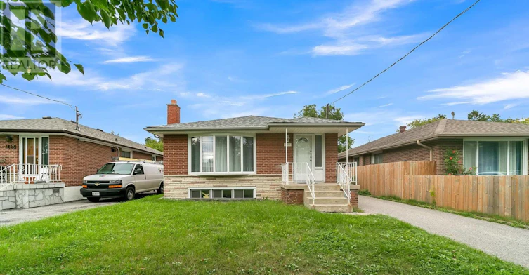 MAIN-117 Cabot Street, Oshawa, ON, L1J 5R8 - 2
