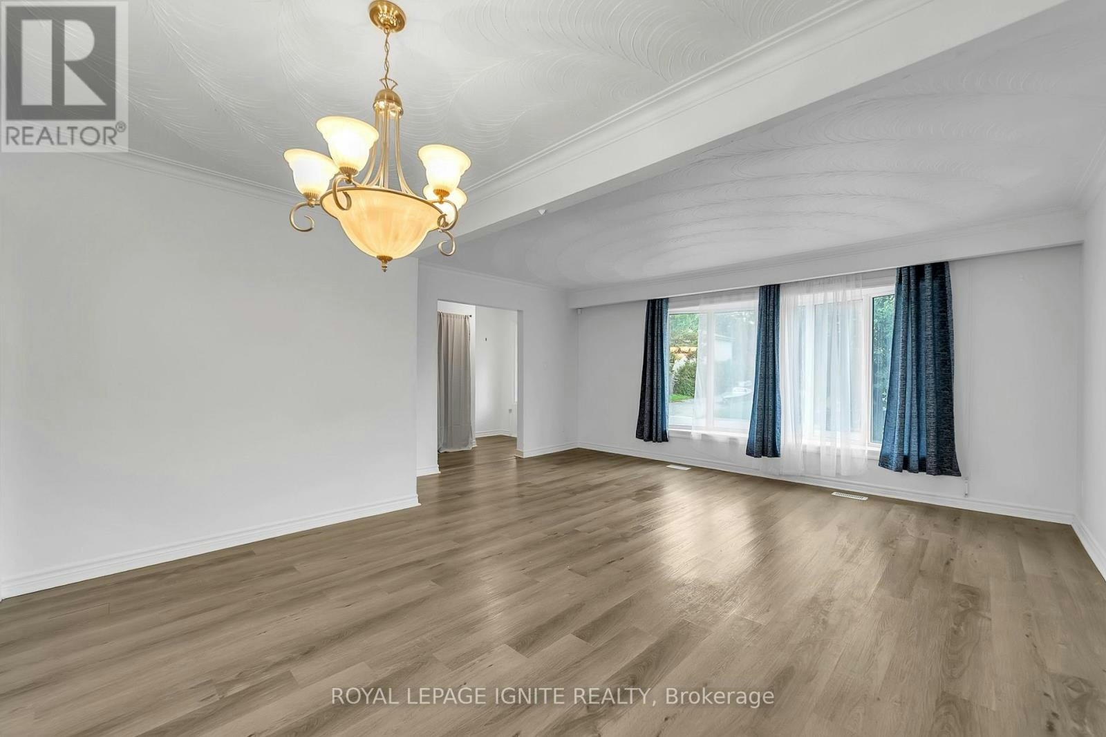 MAIN-117 Cabot Street, Oshawa, ON, L1J 5R8 - 5