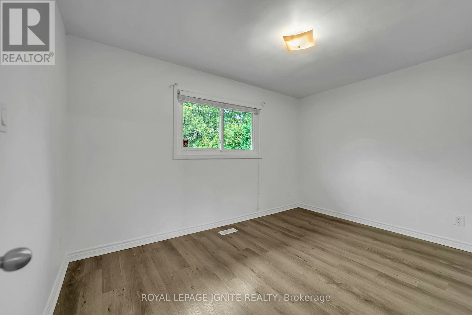 MAIN-117 Cabot Street, Oshawa, ON, L1J 5R8 - 13
