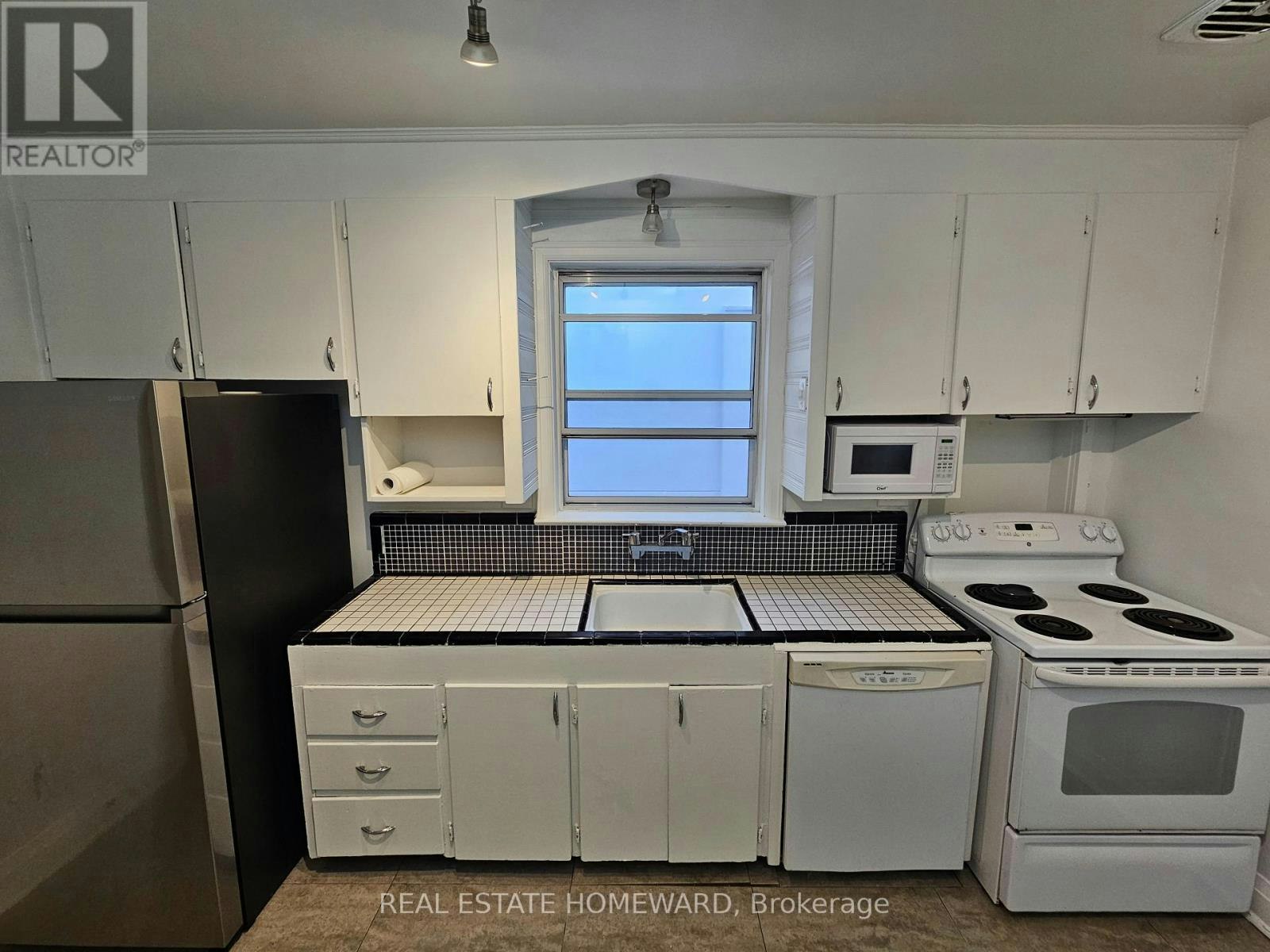 MAIN-45 Norlong Boulevard, Toronto, ON, M4C 3W8 - 21