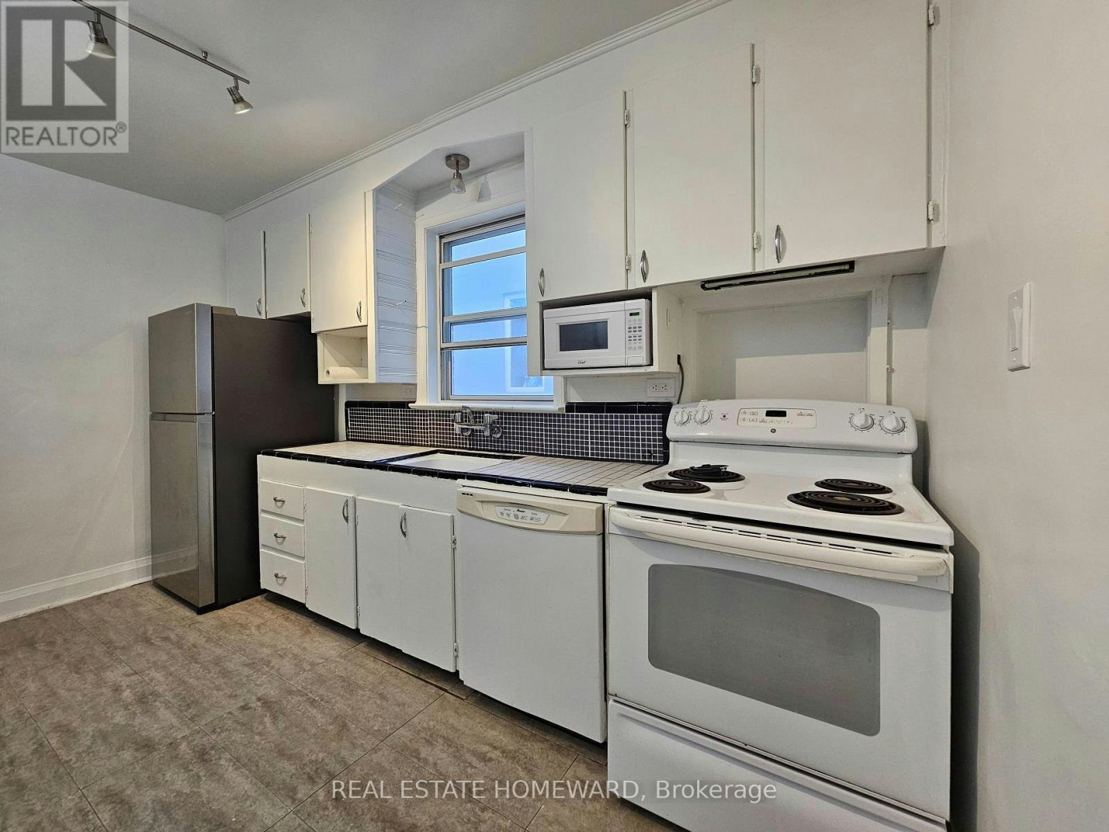 MAIN-45 Norlong Boulevard, Toronto, ON, M4C 3W8 - 22