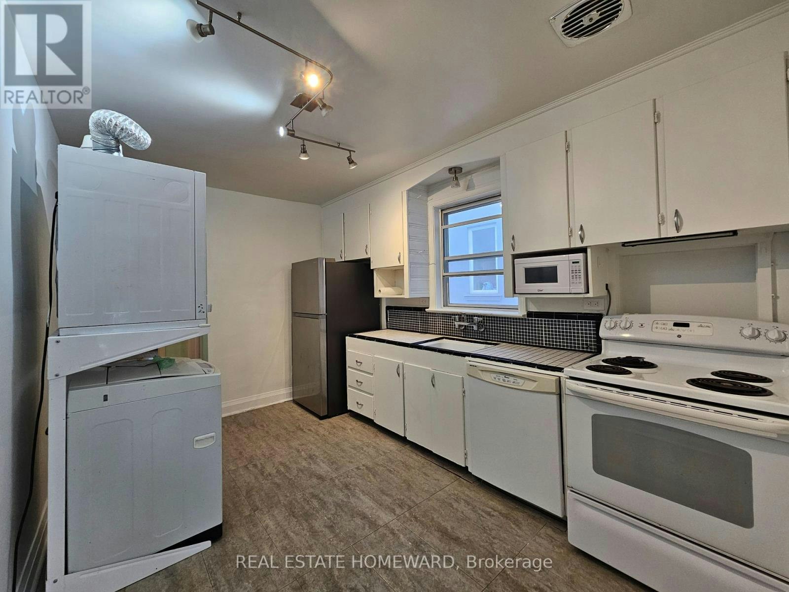 MAIN-45 Norlong Boulevard, Toronto, ON, M4C 3W8 - 23