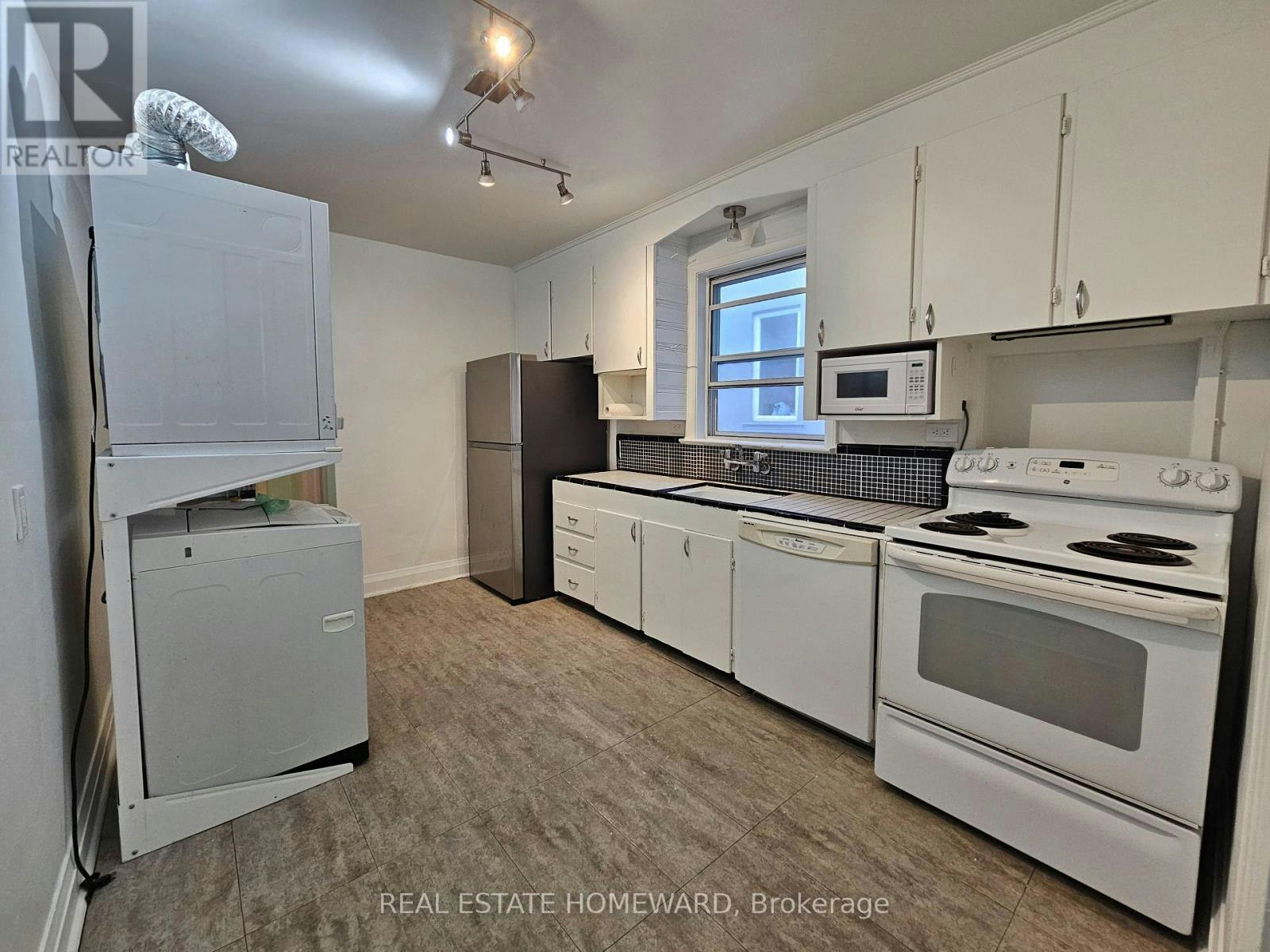 MAIN-45 Norlong Boulevard, Toronto, ON, M4C 3W8 - 31