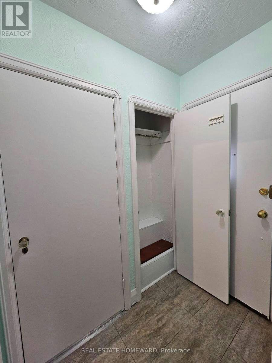 MAIN-45 Norlong Boulevard, Toronto, ON, M4C 3W8 - 27