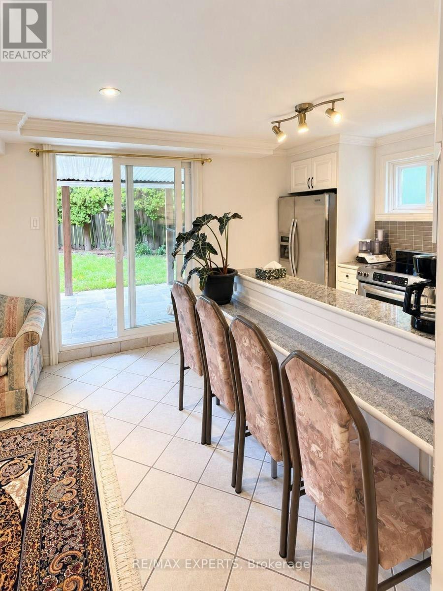BSMT-14 Park Lane Circle, Richmond Hill, ON, L4C 6S8