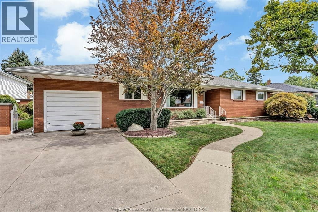 2360 Leonard Road, Windsor, ON, N8W 4L7