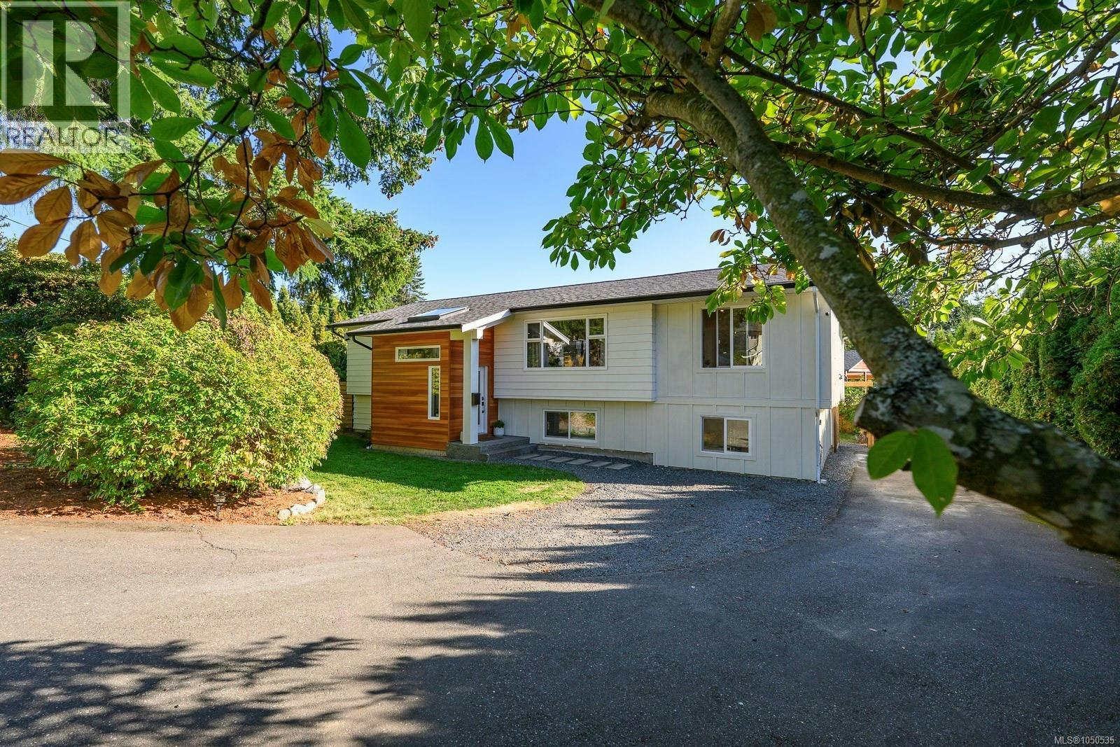 1719 Robb Avenue, Comox, BC, V9M 2W6