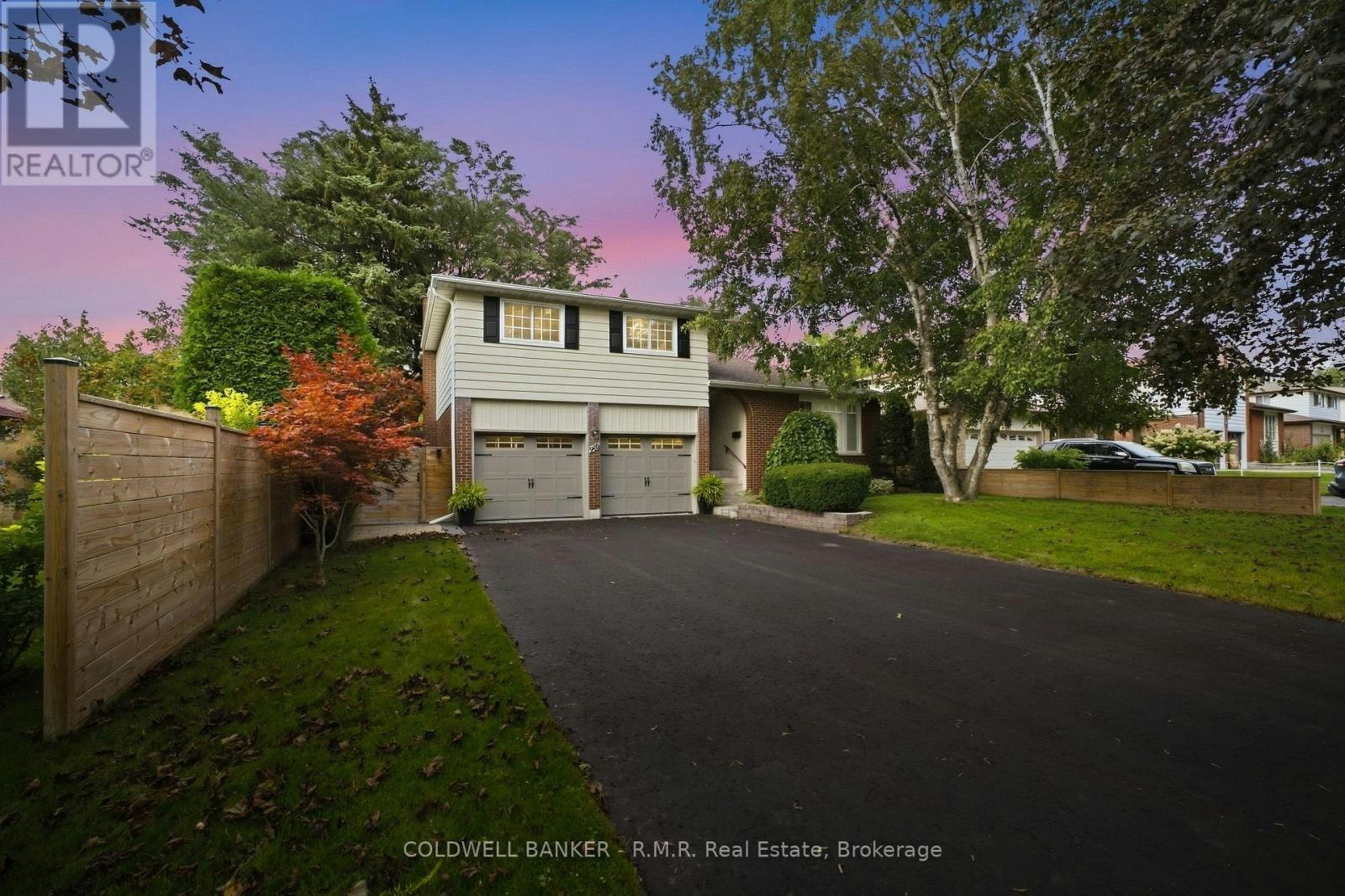 946 Beaufort Court, Oshawa, ON, L1G 7J8