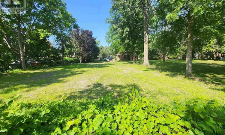 66 Redfern Crescent