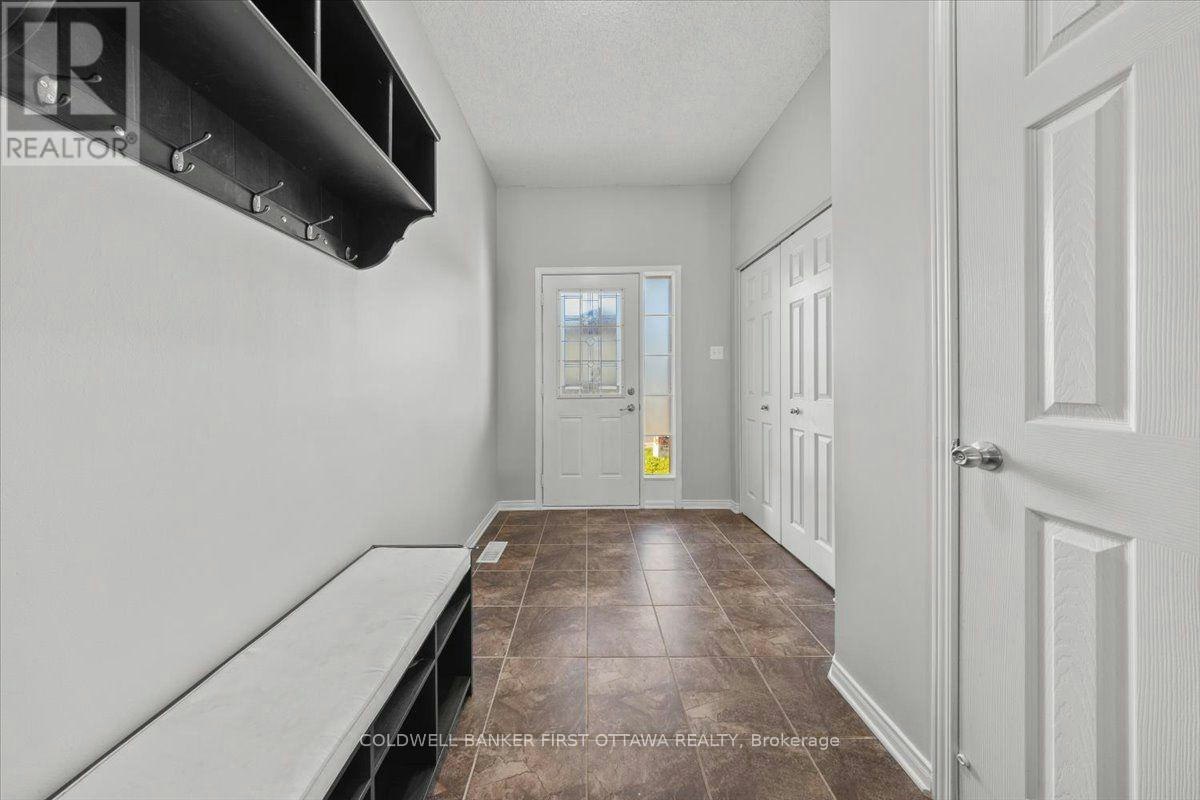 132 Maravista Drive, Ottawa, ON, K2J 0K7 - 3