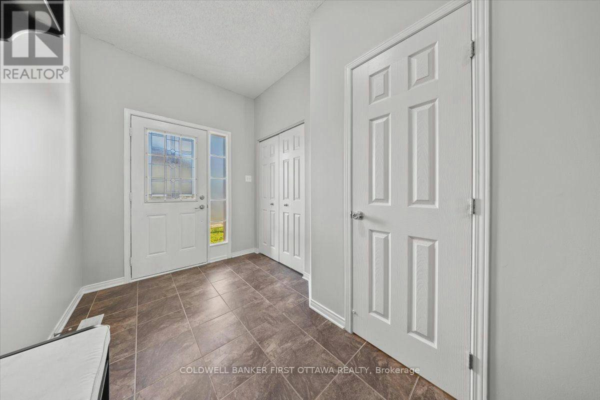 132 Maravista Drive, Ottawa, ON, K2J 0K7 - 2