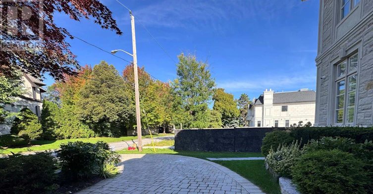 25 Dempsey Crescent, Toronto, ON, M2L 1Y4 - 2