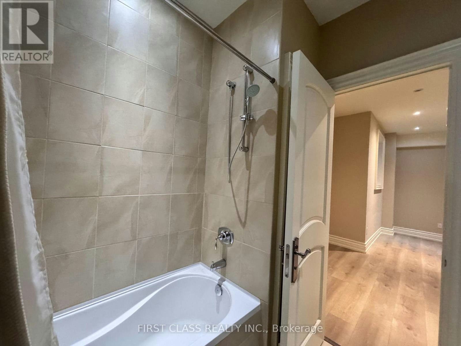 25 Dempsey Crescent, Toronto, ON, M2L 1Y4 - 6