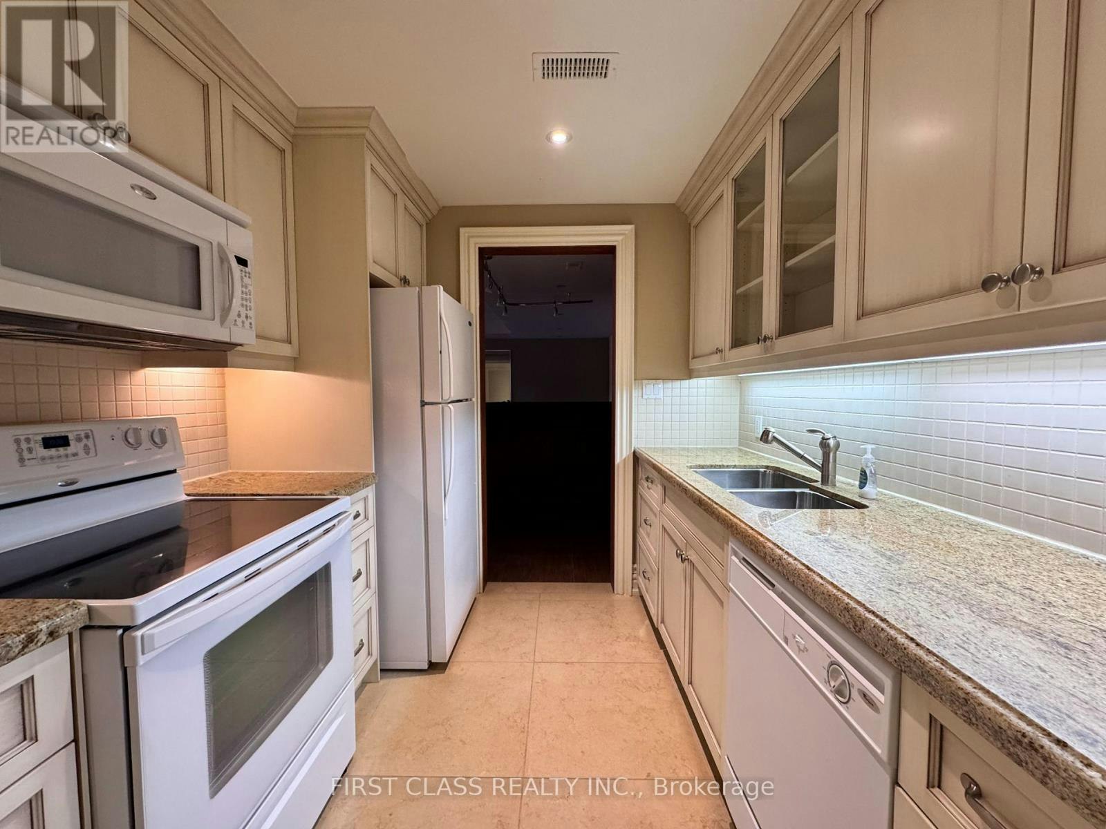 25 Dempsey Crescent, Toronto, ON, M2L 1Y4 - 9