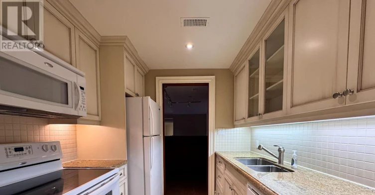 25 Dempsey Crescent, Toronto, ON, M2L 1Y4 - 9
