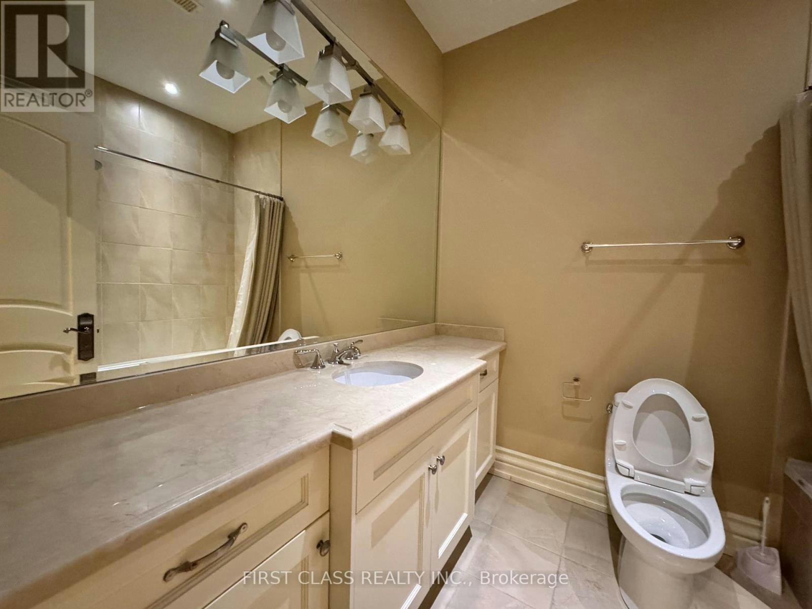 25 Dempsey Crescent, Toronto, ON, M2L 1Y4 - 7