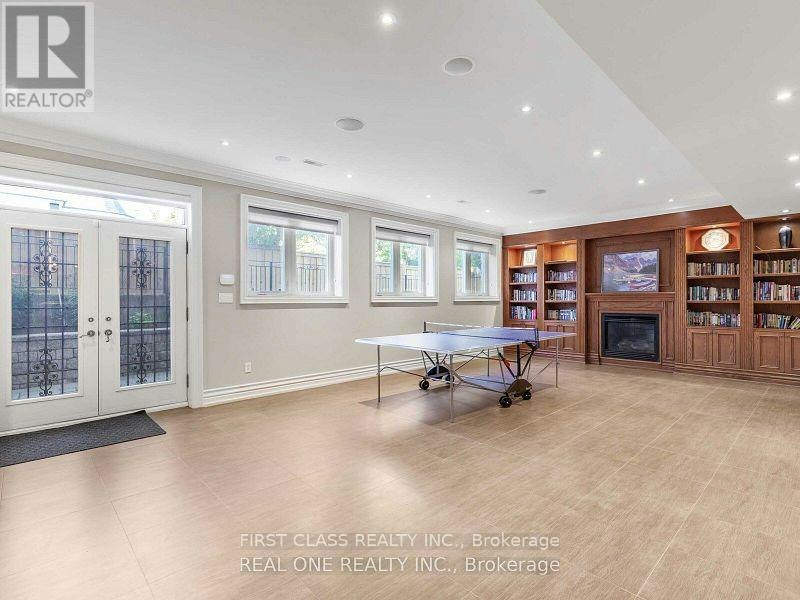 25 Dempsey Crescent, Toronto, ON, M2L 1Y4 - 4