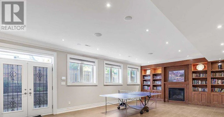 25 Dempsey Crescent, Toronto, ON, M2L 1Y4 - 4