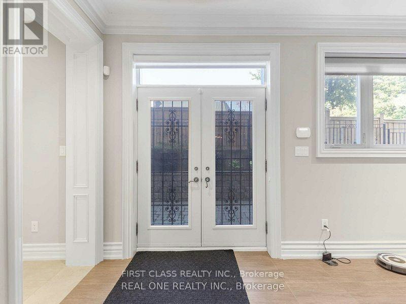 25 Dempsey Crescent, Toronto, ON, M2L 1Y4 - 3