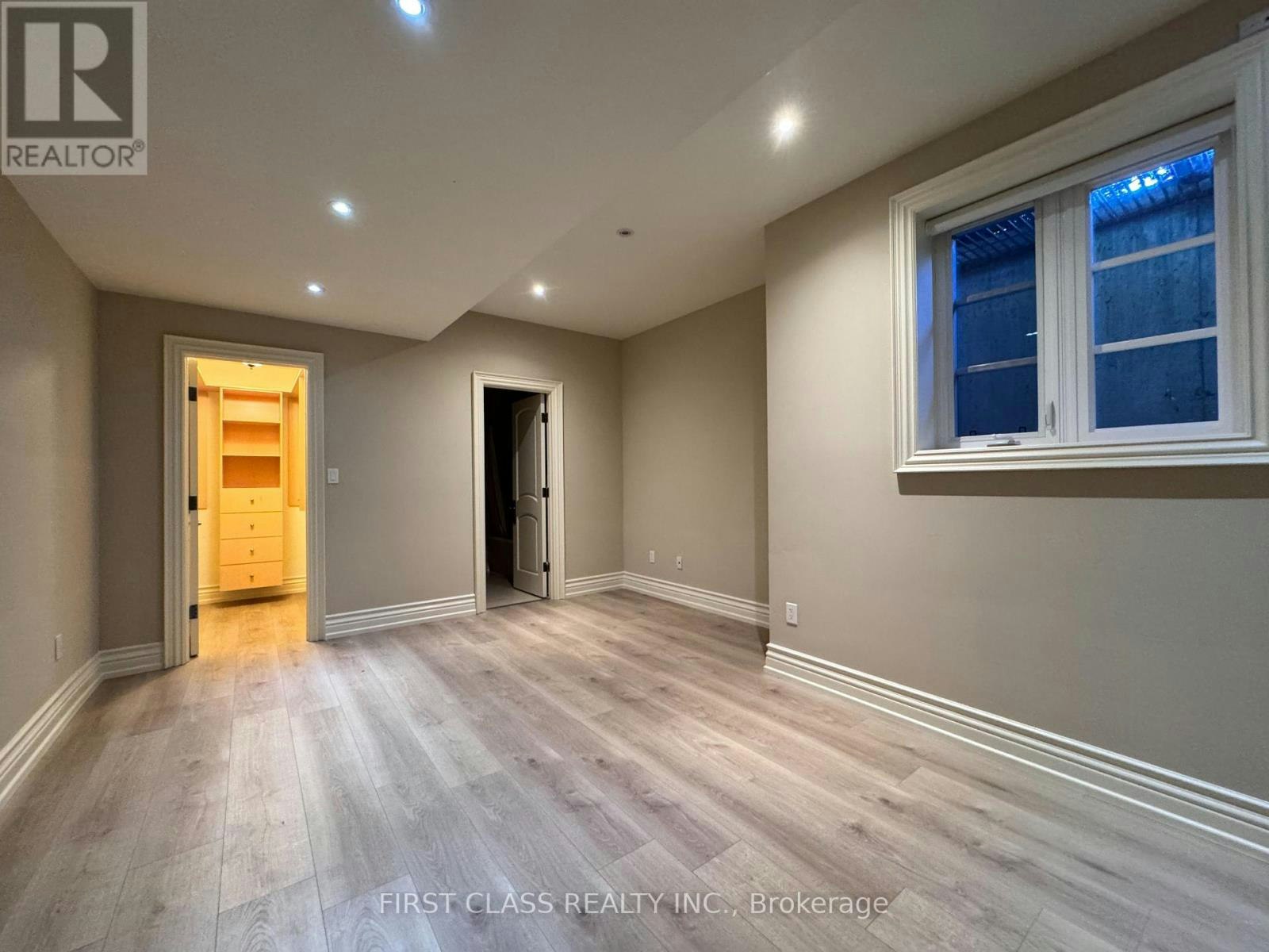25 Dempsey Crescent, Toronto, ON, M2L 1Y4 - 8