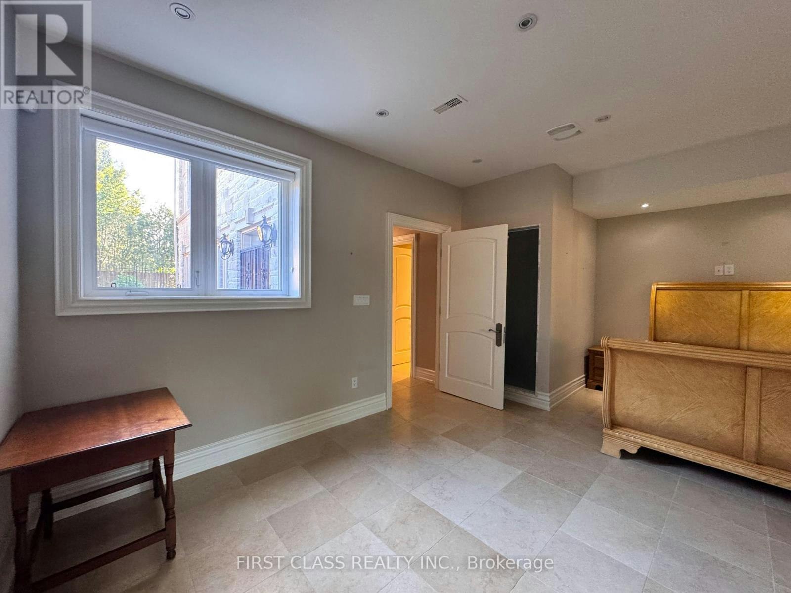 25 Dempsey Crescent, Toronto, ON, M2L 1Y4 - 12