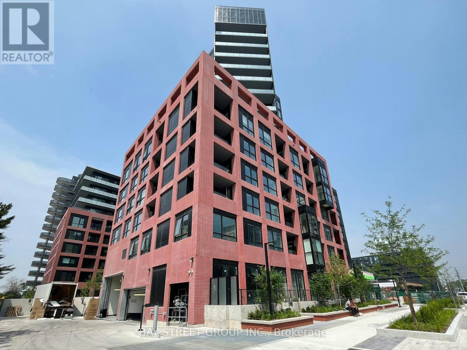 817-8 Tippett Road, Toronto, ON, M3H 0E7