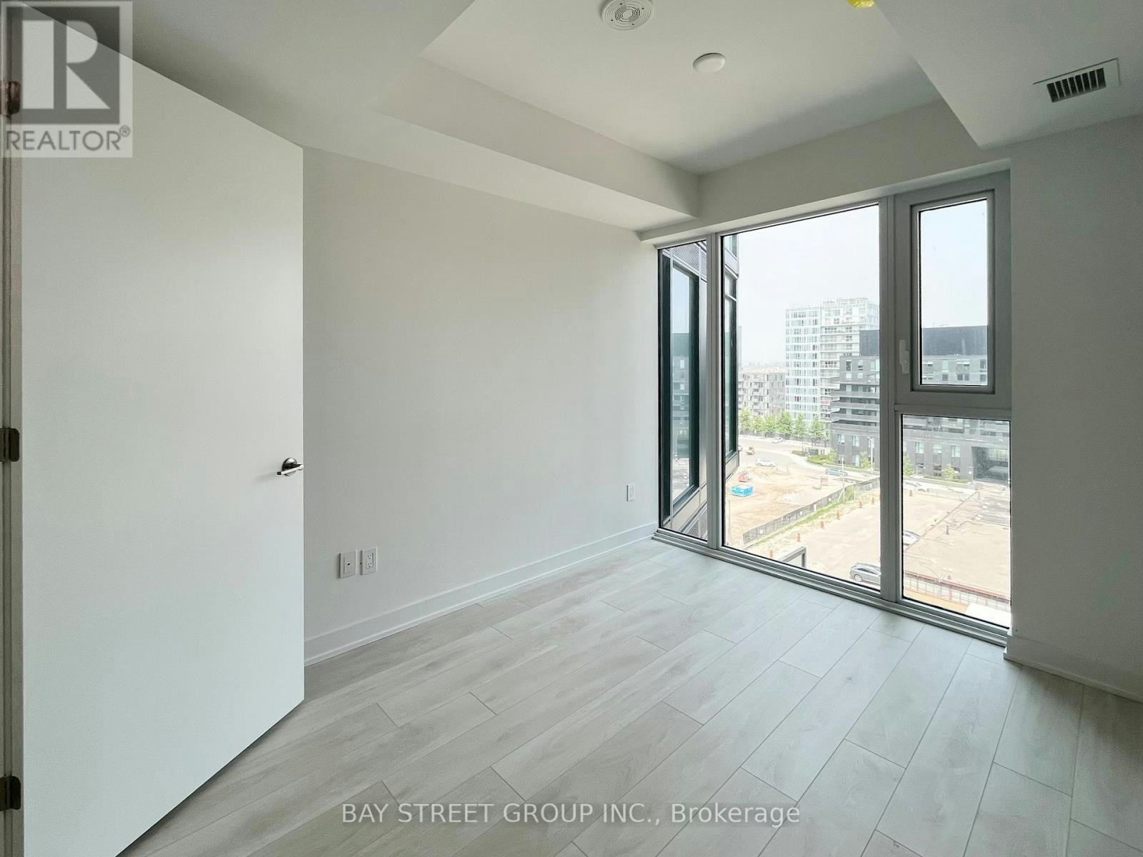 817-8 Tippett Road, Toronto, ON, M3H 0E7 - 14