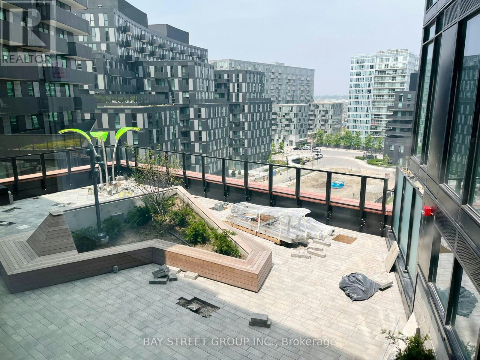817-8 Tippett Road, Toronto, ON, M3H 0E7 - 20