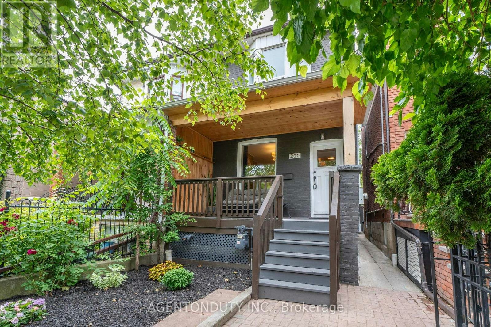 200 St Helens Avenue, Toronto, ON, M6H 4A1