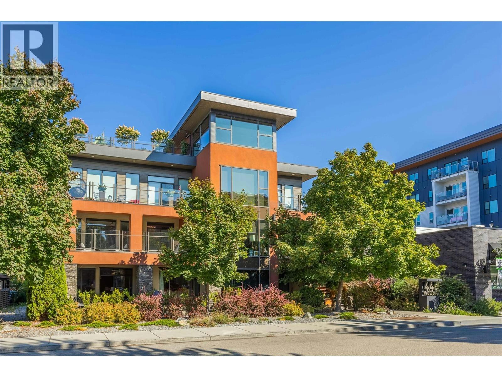 102-446 West Avenue, Kelowna, BC, V1Y 4Z2