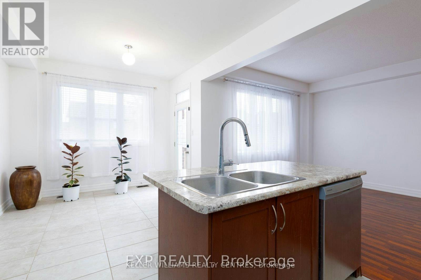 18 Hutton Crescent, Essa, ON, L0M 1B6 - 7