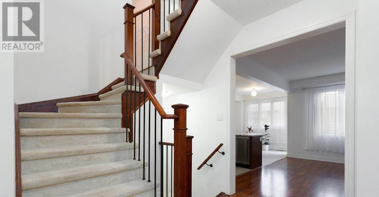 18 Hutton Crescent, Essa, ON, L0M 1B6 - 2