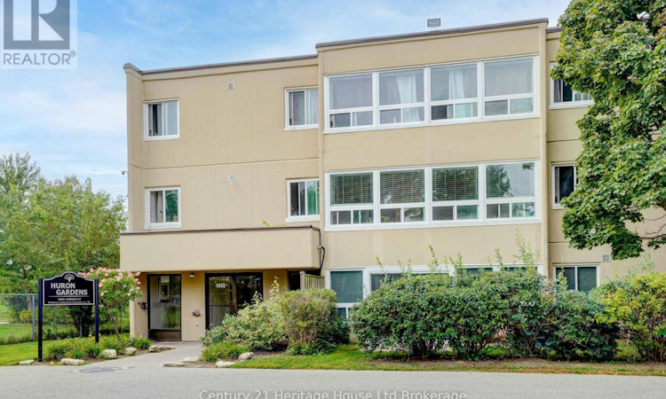 205-1445 Huron Street
