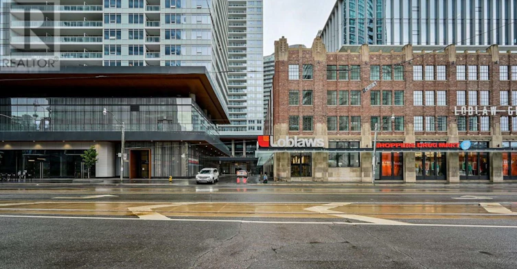 915-17 Bathurst Street, Toronto, ON, M5V 0N1 - 4