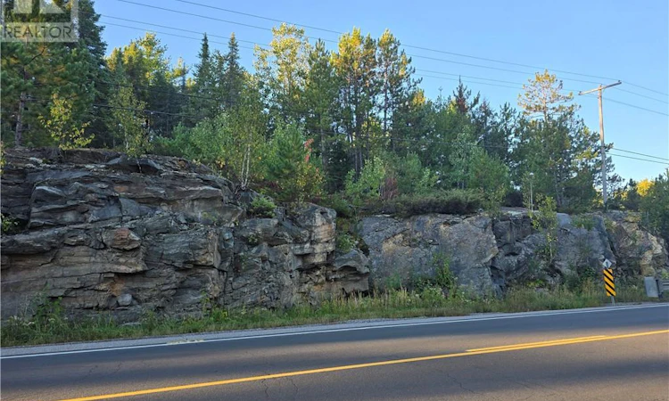 6042 61 Highway